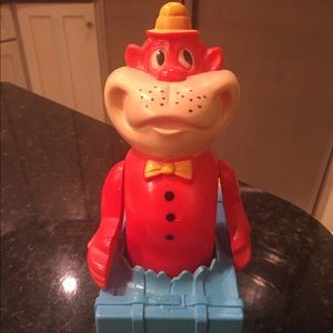 RARE TOY 1965 Hannah Barbera Magilla Gorilla toy